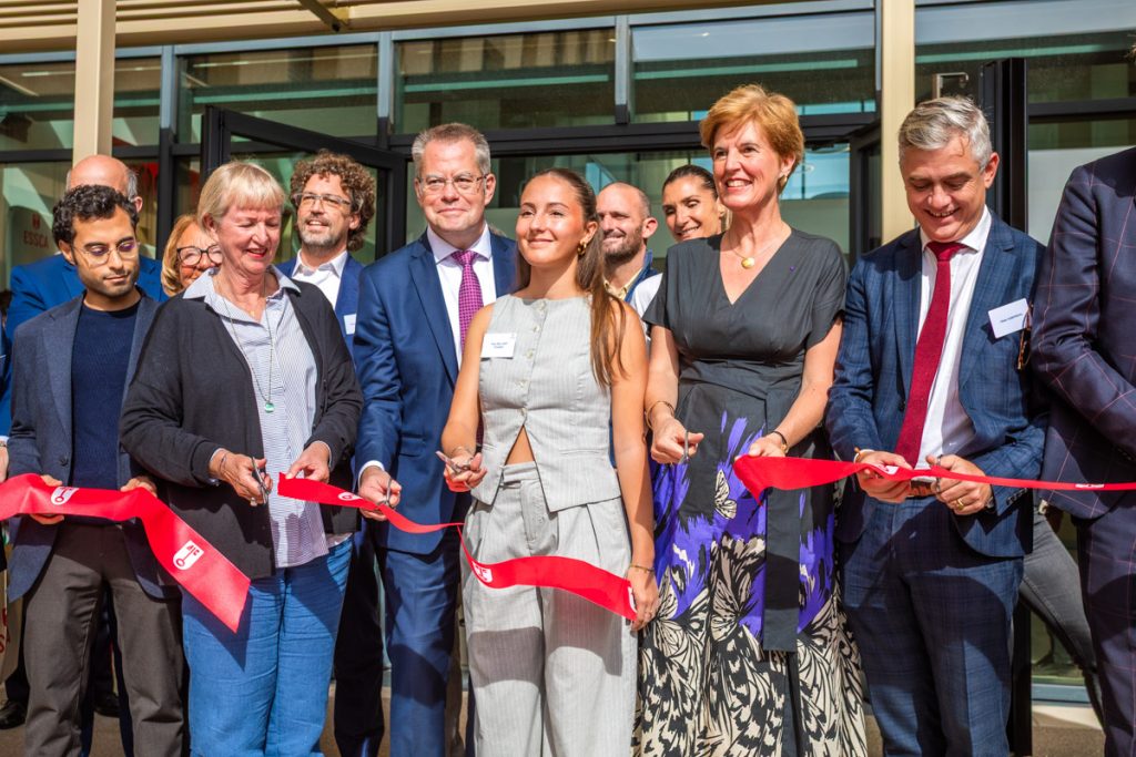 Reportage inauguration ESSCA Aix en Provence : coupé du ruban